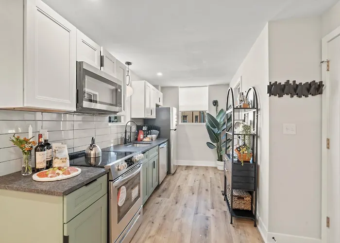 E Passyunk Ave 1 Bedroom Gem - Prime Location!